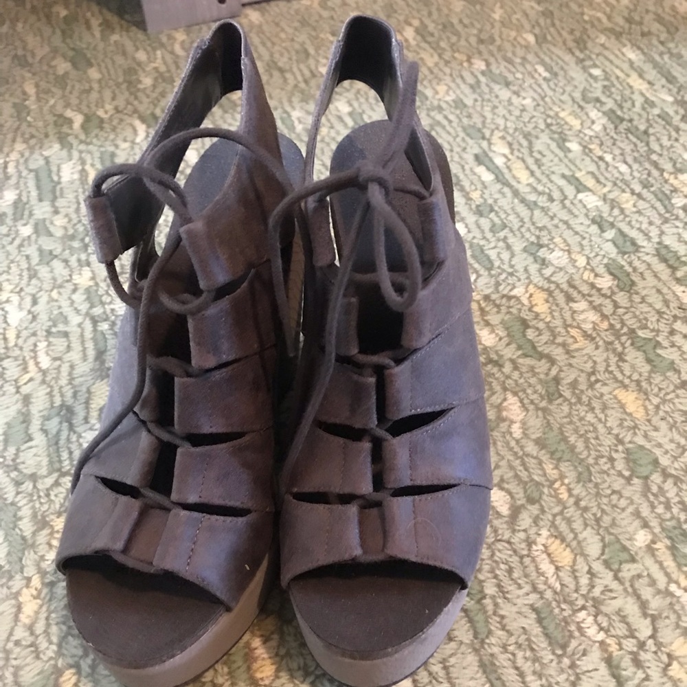 Brown laced wedges - Kohl’s - 7 1/2